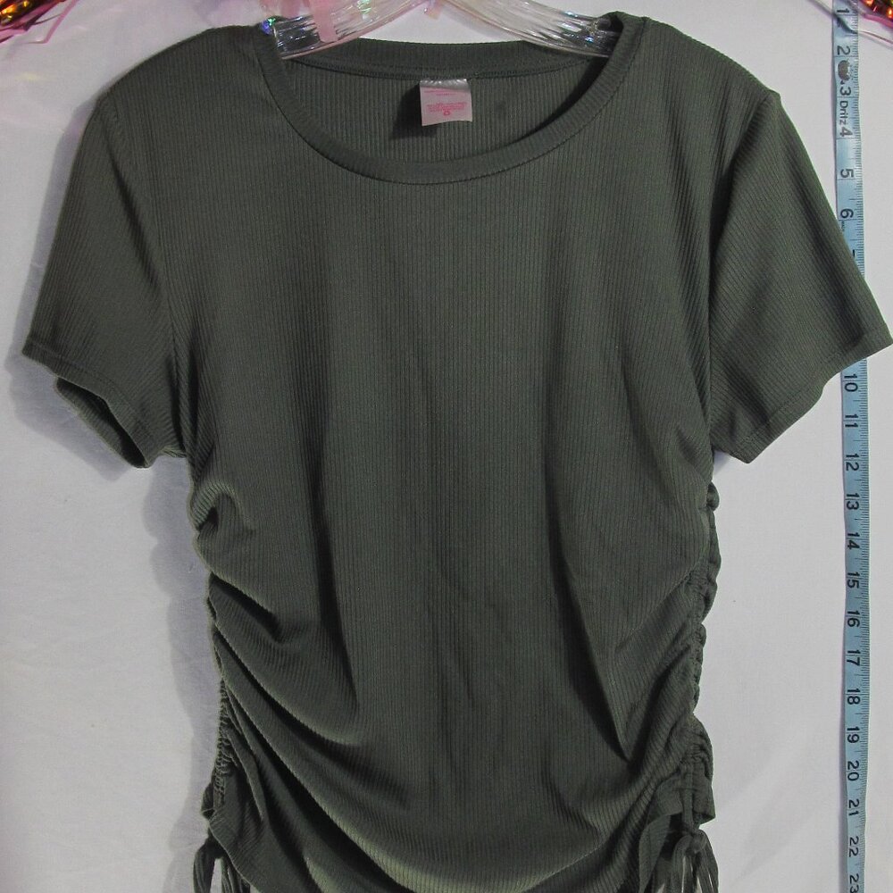 *2/$10*No Boundaries LG (11-13) green top with ties GUC